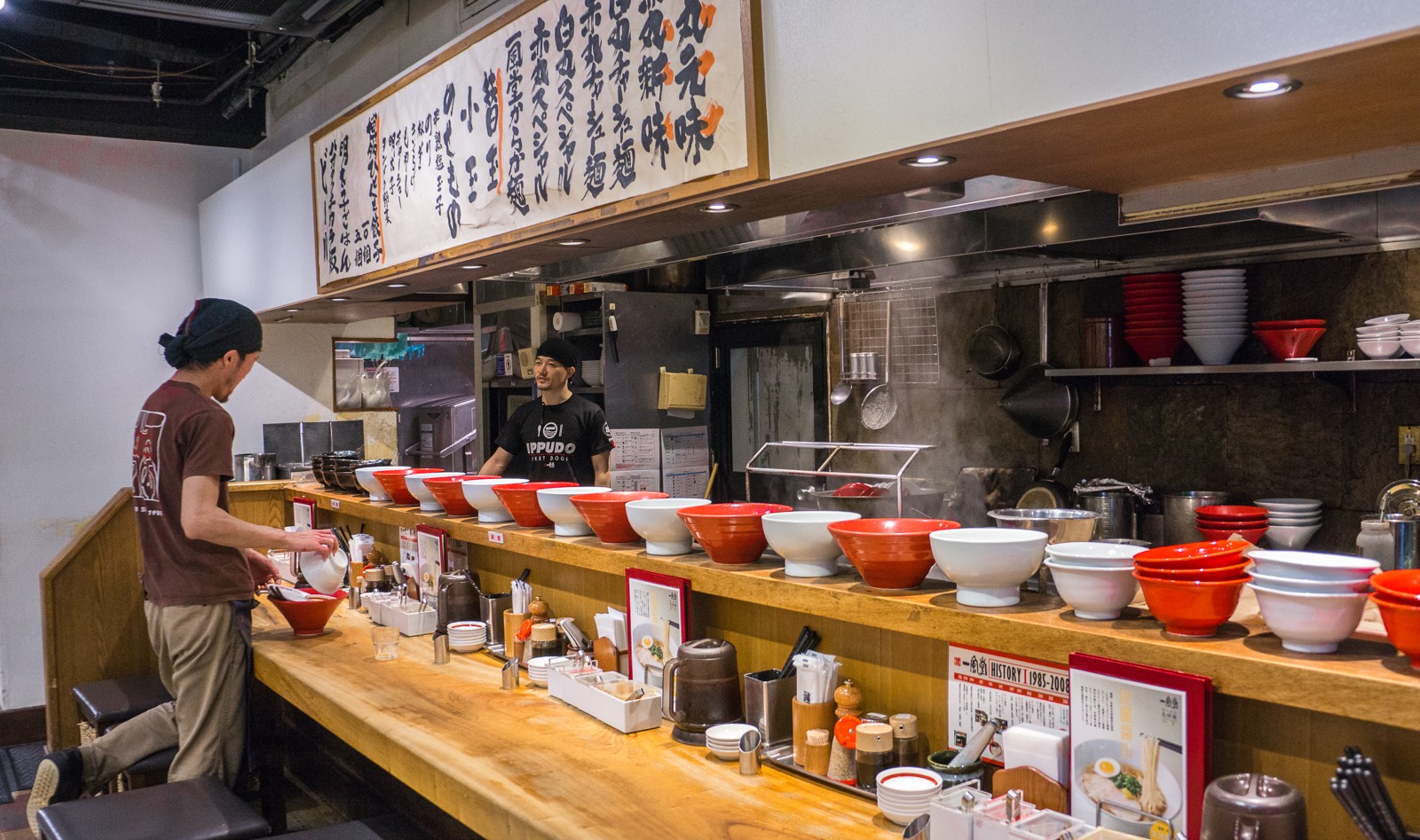 東京のラーメン店の営業風景（イメージ写真）。ダイニーの導入事例ではありません。