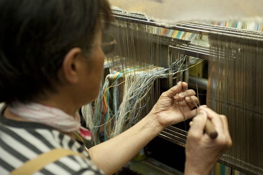 倉敷帆布の経通し工程(イメージ写真)。この記事の作業基準や安全手順を示すものではありません。